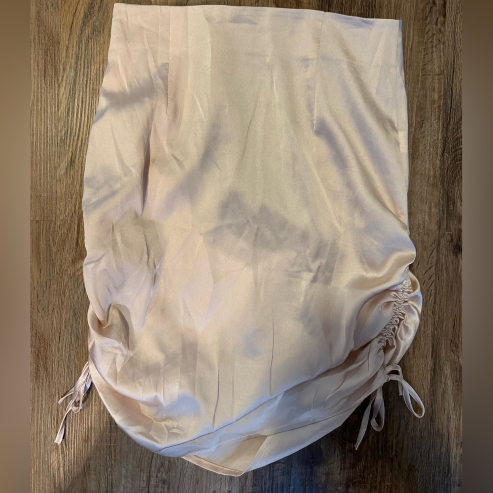 Princess Polly/ Size 6/ Light pink skirt